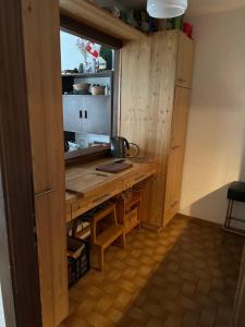 a wooden desk in a room with a window at Appartement avec vue imprenable in La Tzoumaz