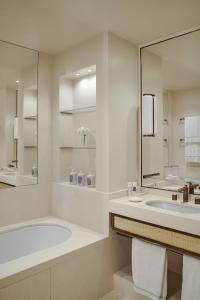 A bathroom at Hotel La Palma, Oetker Hotels
