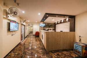 Kuchyň nebo kuchyňský kout v ubytování Hotel Holiday Express