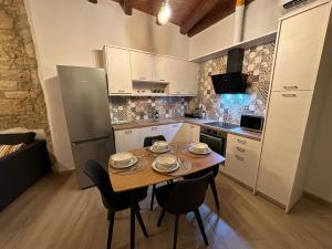 Kuchyň nebo kuchyňský kout v ubytování Camara House