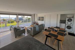 O zonă de relaxare la BINALONG BRAE @ Bay of Fires Two bedroom both with ensuites