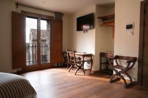 TV a/nebo společenská místnost v ubytování HOTEL POSADA LaS RETAJAS