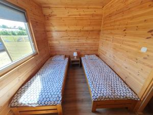 a room with two benches in a sauna at Domki LENA Bobolin in Bobolin