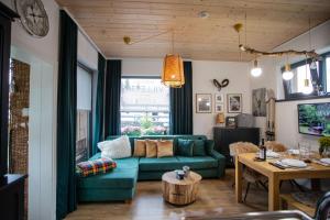Televízia a/alebo spoločenská miestnosť v ubytovaní VILLETTA Apartmán