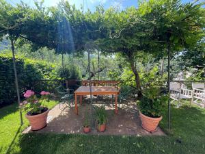 Zahrada ubytování Torretta sleeps 5 with pool and exclusive gardens plus private verandah