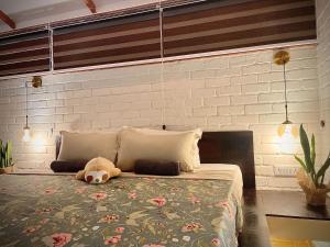 Postel nebo postele na pokoji v ubytování Boho's Hotel