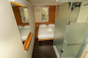 Postel nebo postele na pokoji v ubytování Hotel Düsseldorfer Hof