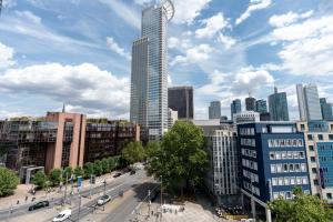 Nespecifikovaný výhled na destinaci Frankfurt nad Mohanem nebo výhled na město při pohledu z hotelu