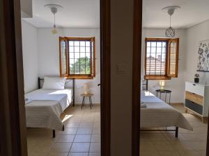 A bed or beds in a room at Sunlight Stonehouse