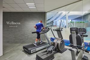 Posilňovňa alebo fitness centrum v ubytovaní Golden Tulip Gdańsk Residence