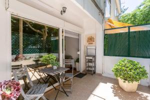 a patio with a table and chairs on a balcony at BeGuest Gandarinha Apartment in Cascais