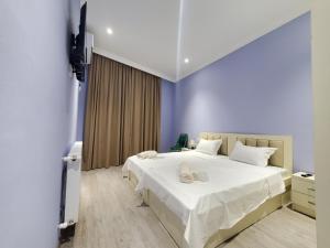 A bed or beds in a room at Hotel N