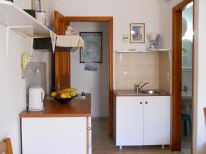 Kuchyň nebo kuchyňský kout v ubytování Yvonni Studios