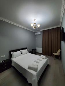A bed or beds in a room at Hotel N