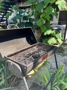 Kemudahan BBQ tersedia untuk tetamu di apartmen