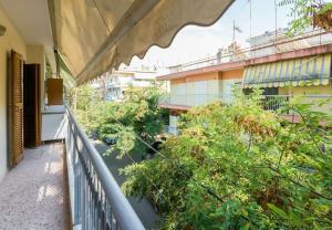 a balcony of a building with trees and bushes at 95sqm 7min Center 2bedroom Gas heating Marble Wc 2 SmartTv in Thessaloniki
