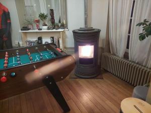 Billard dans l'établissement Gite d'exception 13 couchages avec jacuzzi et sauna