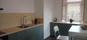 Kuchyň nebo kuchyňský kout v ubytování L'appartement du CPW + 8 fotografií