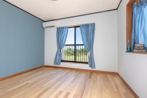 Postel nebo postele na pokoji v ubytování ocean view mint 海まで10秒!海好き限定のプライベート別荘 南房総千倉