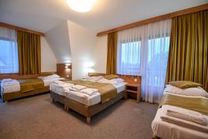 Posteľ alebo postele v izbe v ubytovaní Pod Tatrami 1 - świetna lokalizacja - sauna fińska oraz infrared i grota solna - jedno wejście gratis