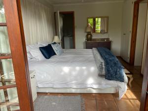 Ένα ή περισσότερα κρεβάτια σε δωμάτιο στο Apartment Downstairs Sedgefield