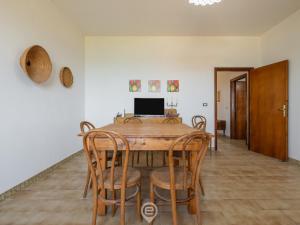 TV a/nebo společenská místnost v ubytování Marine View House + 32 fotografií