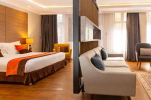 Postel nebo postele na pokoji v ubytování Alba Hotel Meru