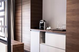 Nuhr Medical - Hotel & Restaurant的厨房或小厨房