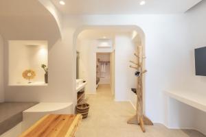 A bathroom at Sunset Hill Suites