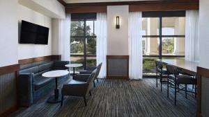 TV a/nebo společenská místnost v ubytování Hyatt Place Austin Arboretum