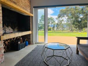 Galeriebild der Unterkunft The Lake House - Theewaterskloof Golf Estate in Villiersdorp