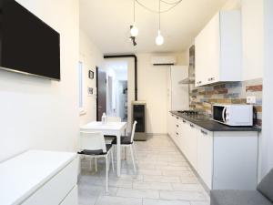 Nhà bếp/bếp nhỏ tại Casa la Plaia relax, mare e pineta vicino Roma