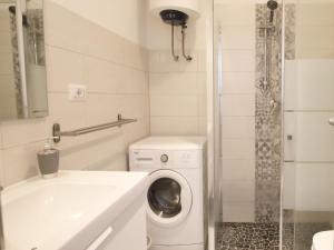 Phòng tắm tại Casa la Plaia relax, mare e pineta vicino Roma +18 ảnh