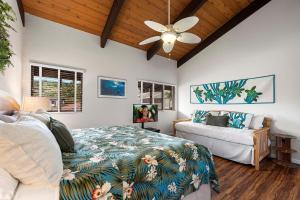 Postel nebo postele na pokoji v ubytování Kona Coast Resort at Keauhou Gardens 10-301 + 38 fotografií