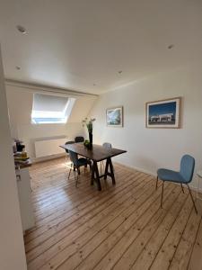 a dining room with a table and chairs at Cosy Nest in Brussels