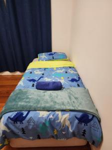 Postel nebo postele na pokoji v ubytování Homestay near Dandenong Plaza