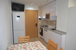 Kuchyň nebo kuchyňský kout v ubytování Apartamentos Playas de Busto