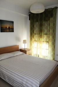Postel nebo postele na pokoji v ubytování Clube Alvorférias- Apartamento Superior 3 Quartos- Vista Piscina Mar