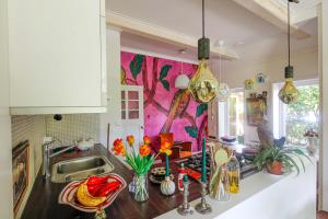 Køkken eller tekøkken på The Explorer's Hostel