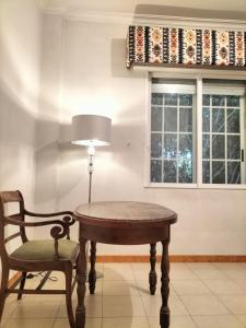 a table and a chair in a room with a window at Oasis en Ponte San Lázaro in A Coruña