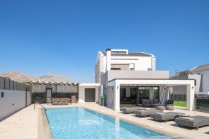 een afbeelding van een huis met een zwembad bij Monti Luxury Villa, Close to South Crete beaches, By ThinkVilla in Lefkogeia