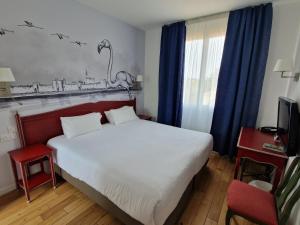 Postel nebo postele na pokoji v ubytování Logis VIGNES BLANCHES*** Hôtel Cosy et restaurant de terroir