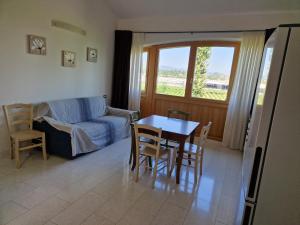 a living room with a table and a couch at Agriturismo Camparella in Pastrengo