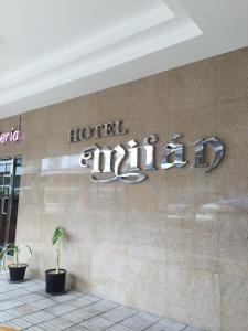 Um certificado, prêmio, placa ou outro documento exibido em Hotel Milan Panama