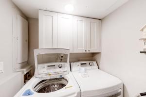 Fotografie z fotogalerie ubytování Beach Wood Wonder with pool access - walk to ocean v destinaci Fernandina Beach + 10 fotografií