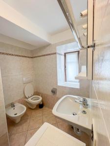 a bathroom with a toilet and a sink at Appartamenti gg - nel centro di Livigno- app.1 in Livigno