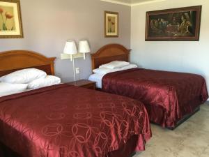 Postel nebo postele na pokoji v ubytování Budget Inn Plainview