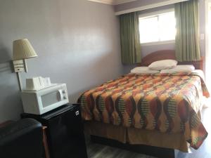 Postel nebo postele na pokoji v ubytování Budget Inn Plainview