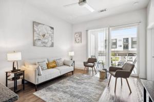 Posezení v ubytování Luxurious 1BD apt in Austin suburb