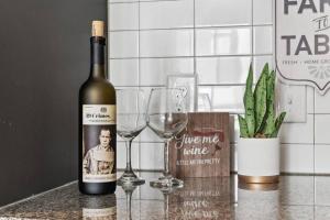 Nápoje v ubytování Luxurious 1BD apt in Austin suburb